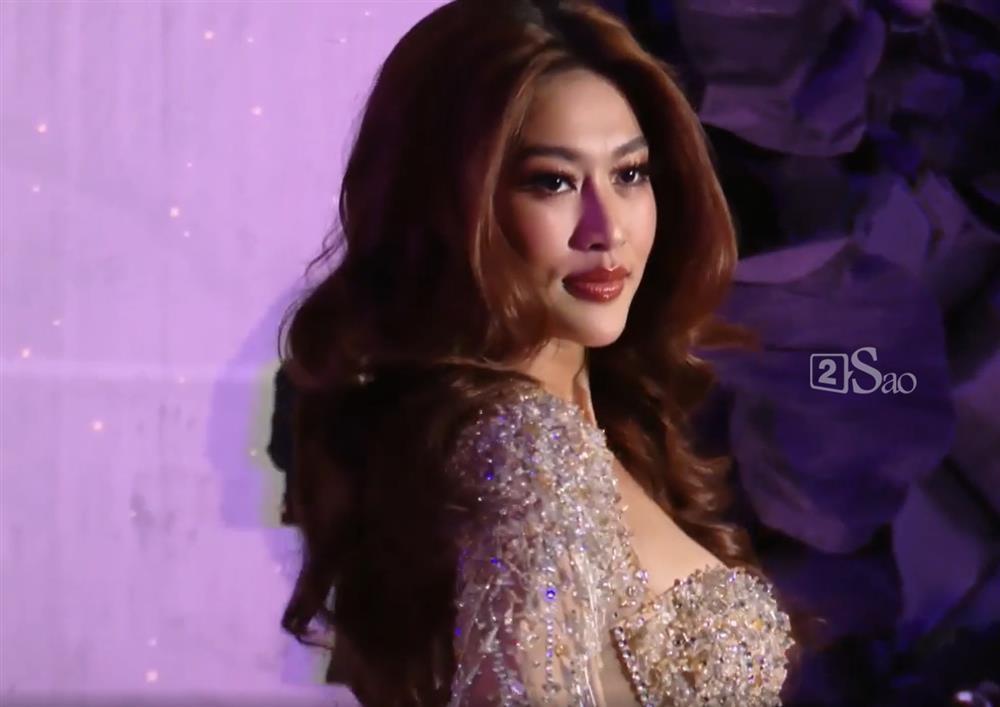 Thảm đỏ chung kết Miss Grand: Thiên Ân và Thùy Tiên tỏa sáng-16