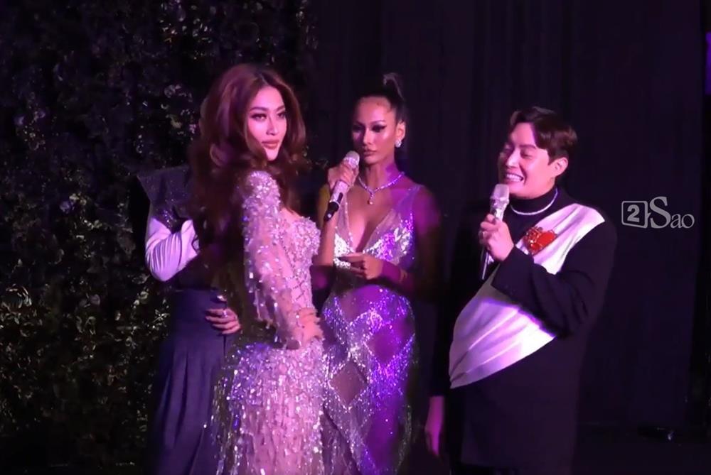 Thảm đỏ chung kết Miss Grand: Thiên Ân và Thùy Tiên tỏa sáng-17