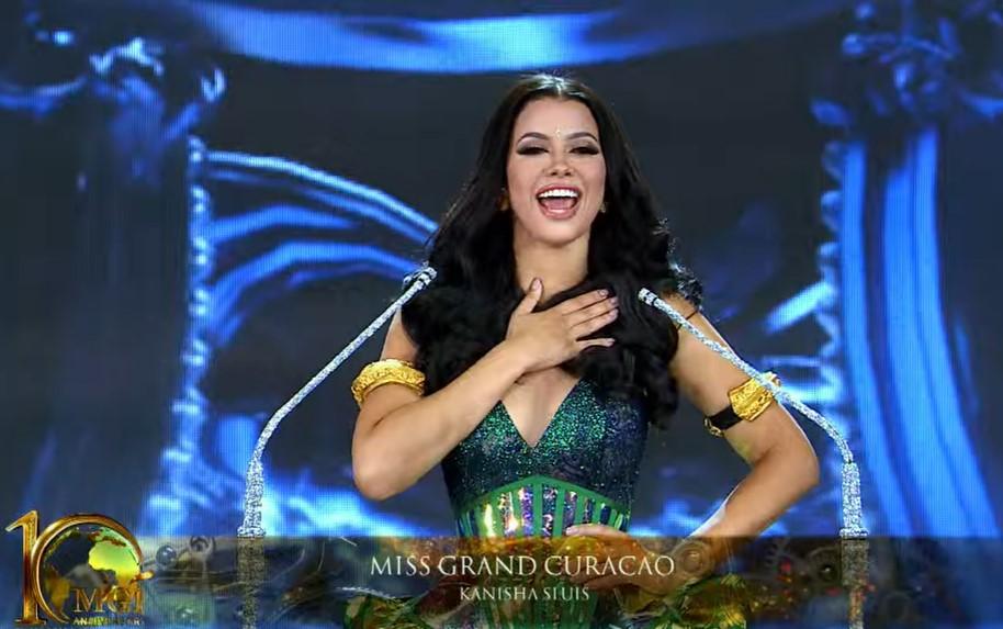 Thiên Ân và 70 thí sinh hô tên chào sân-13