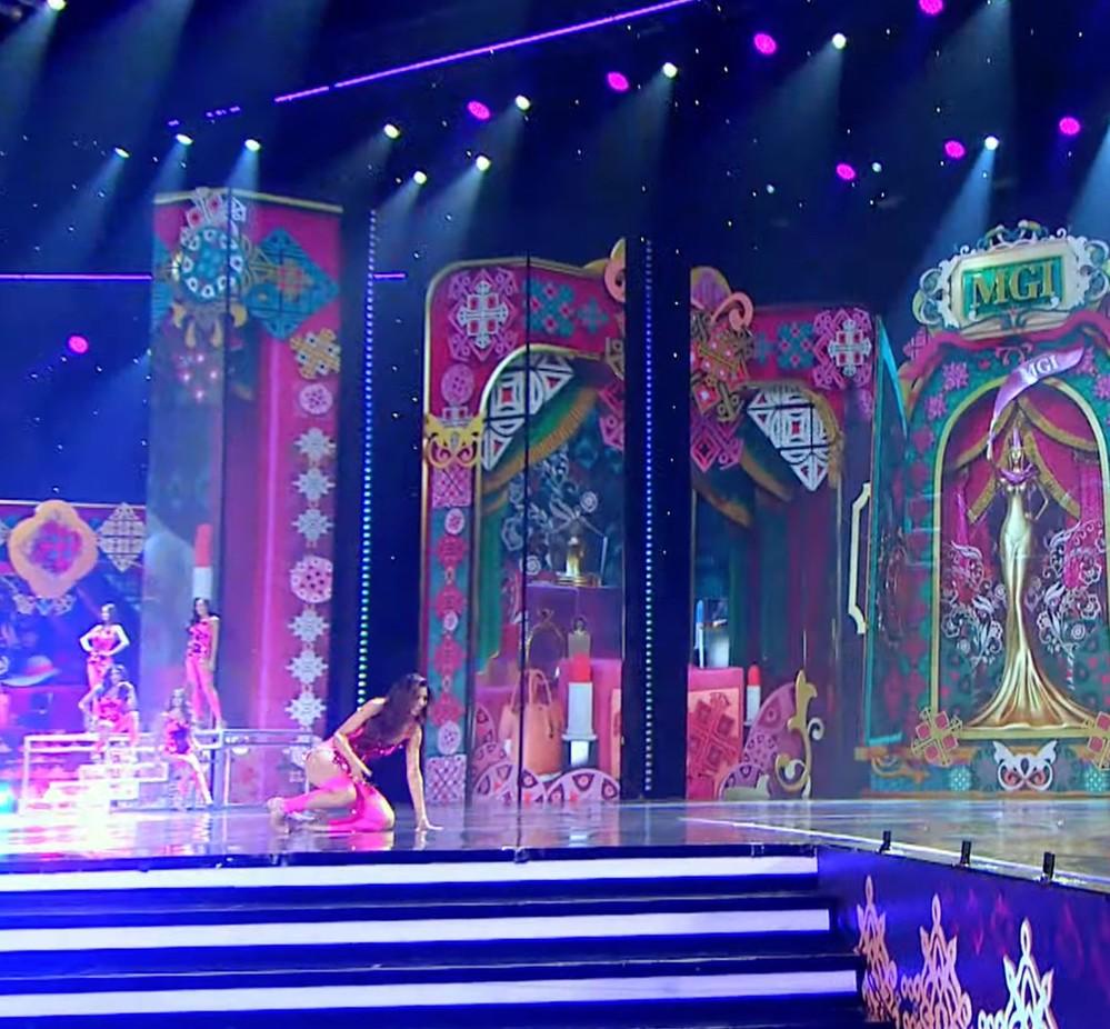 Đối thủ Thiên Ân vồ ếch ở phần thi sportwear chung kết Miss Grand-9