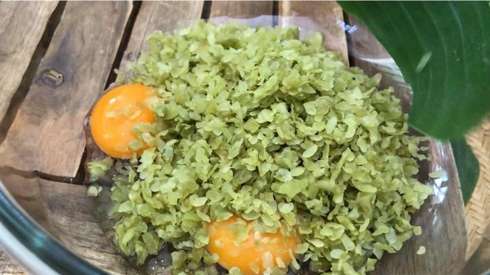 Cách làm món chả cốm Hà Nội dẻo thơm, vàng rụm của mẹ đảm-3