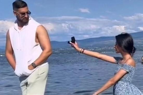 Cô gái 27 tuổi bị chế nhạo chỉ vì làm hành động này với bạn trai