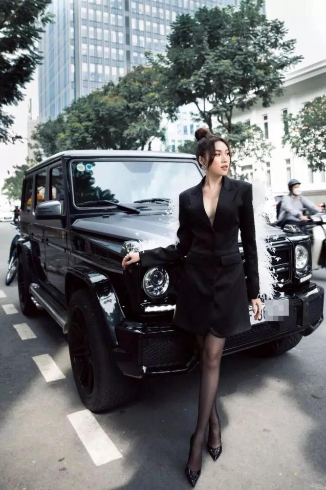 Hết xe sang, MC 3000 chữ sở hữu bộ sưu tập hàng hiệu đắt đỏ-9