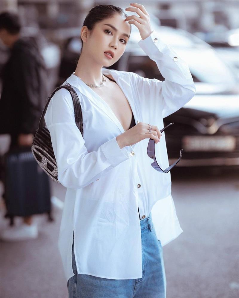 Ngọc Trinh phô nội y ở sân bay: Luộm thuộm hay hợp trend?-1