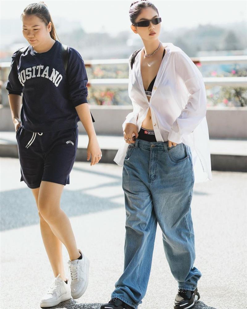 Ngọc Trinh phô nội y ở sân bay: Luộm thuộm hay hợp trend?-2