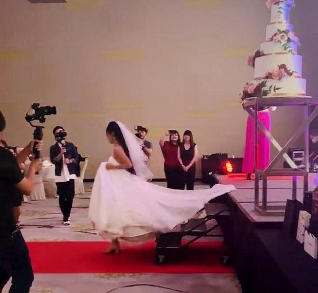 Đang làm lễ cưới, cô dâu đột nhiên hối hận Em không thể lấy anh-3