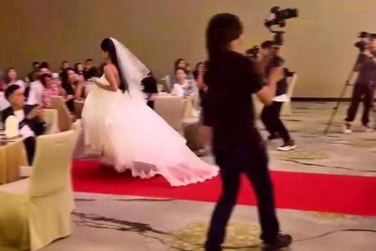 Đang làm lễ cưới, cô dâu đột nhiên hối hận 'Em không thể lấy anh'