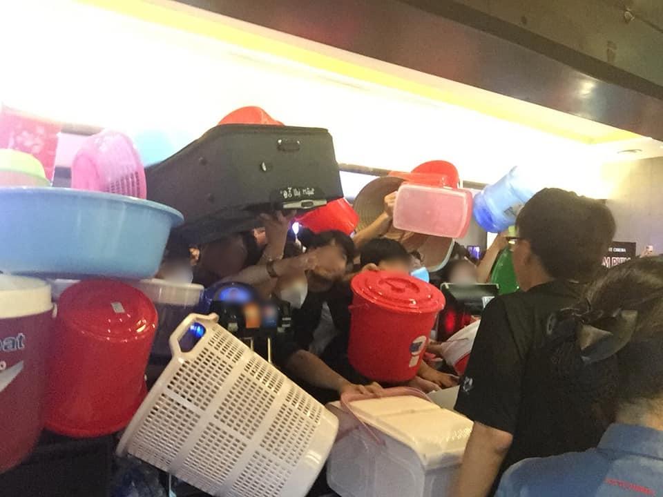Trào lưu mang xô chậu đến rạp phim ăn chùa bỏng ngô-2