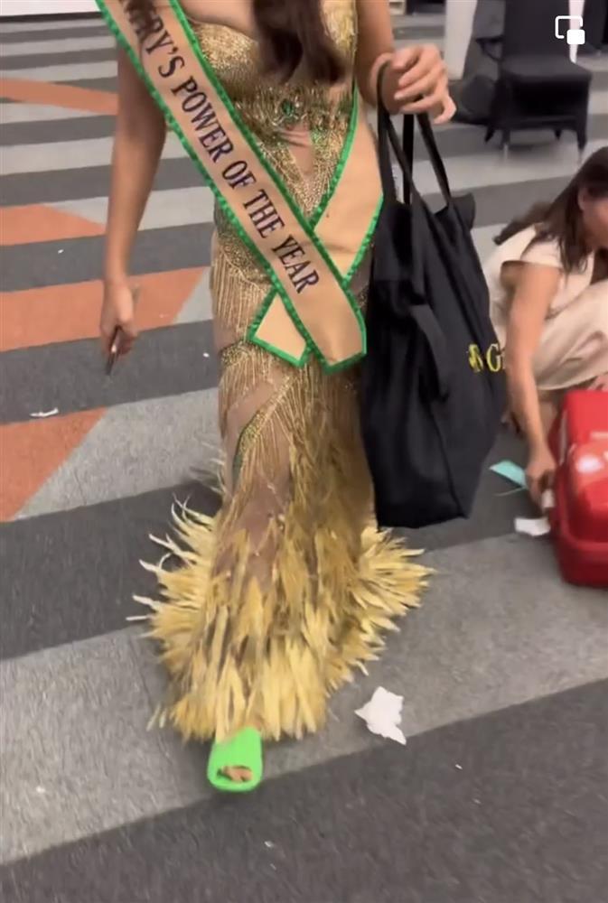 Thiên Ân đi dép tổ ong 20k với đầm dạ hội sau Chung kết-3
