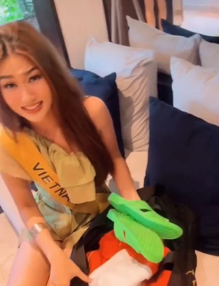 Thiên Ân đi dép tổ ong 20k với đầm dạ hội sau Chung kết-6