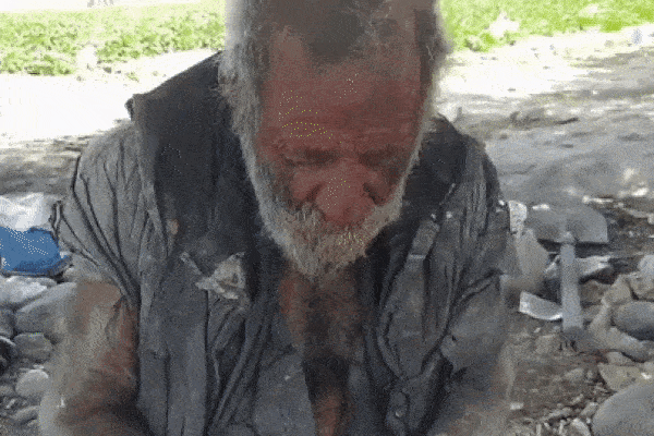 'Người bẩn nhất thế giới' qua đời sau khi tắm