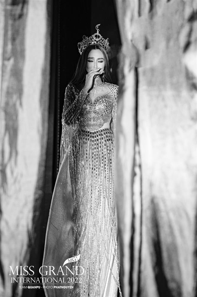 Thùy Tiên gây cười khi chia sẻ điều tiếc nuối nhất khi final walk-8