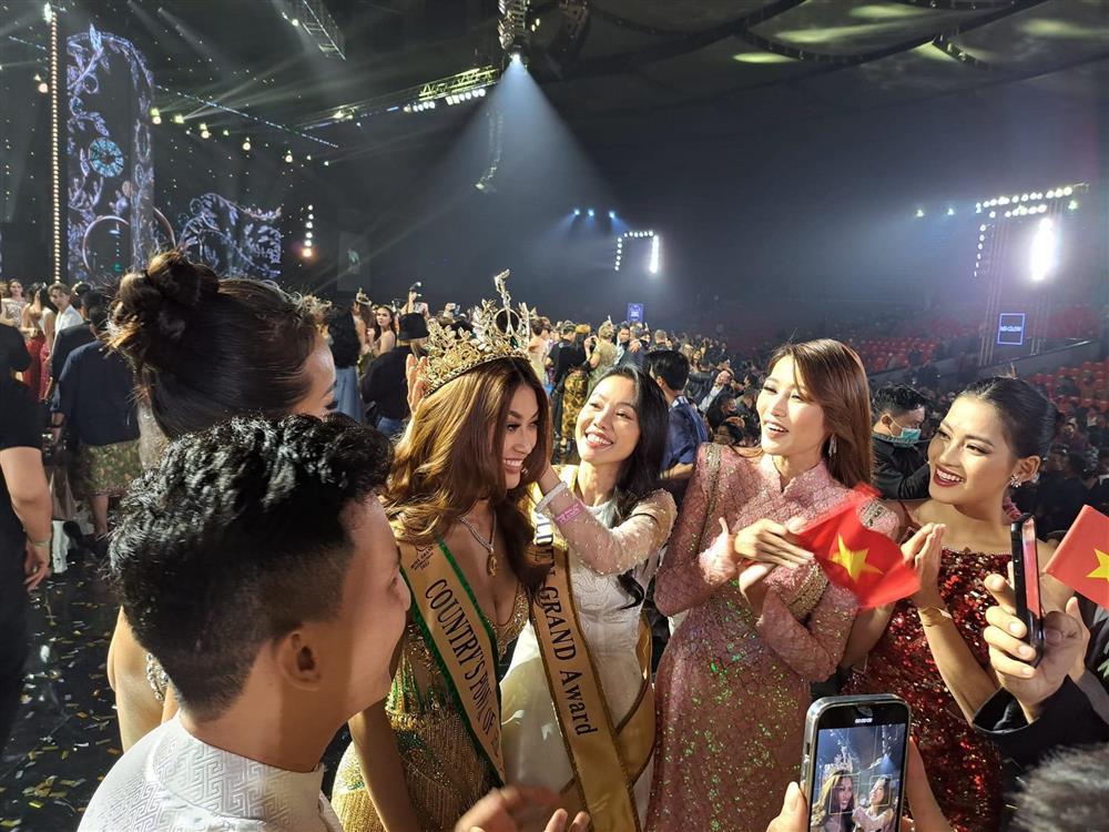 Thiên Ân được trao vương miện vàng sau chung kết Miss Grand-6