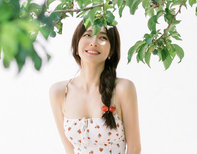 Hơn đàn em 11 tuổi, Tần Lam lấn át nhờ sắc vóc trẻ trung khó tin-10