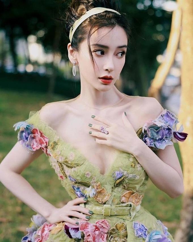 Hai chiêu làm đẹp giúp Angelababy tự tin khoe mặt mộc-3