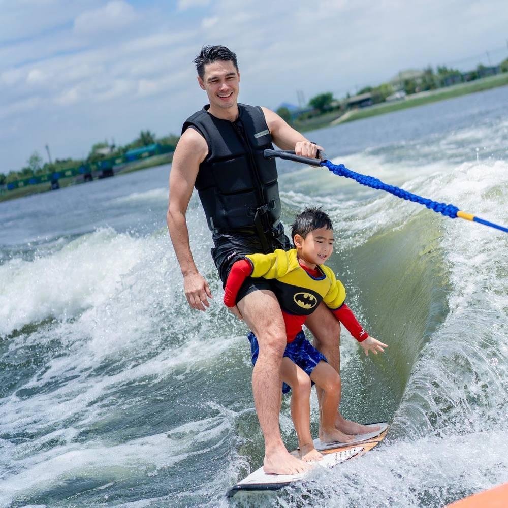 Nam MC dẫn Miss Grand: visual cực phẩm, 44 tuổi trẻ như 30-8