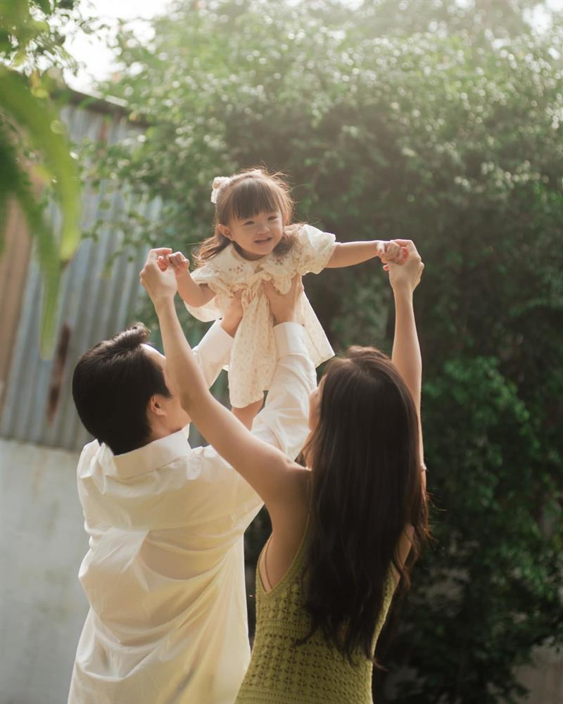 Con gái Đông Nhi đốn tim với bộ ảnh mừng sinh nhật 2 tuổi-2