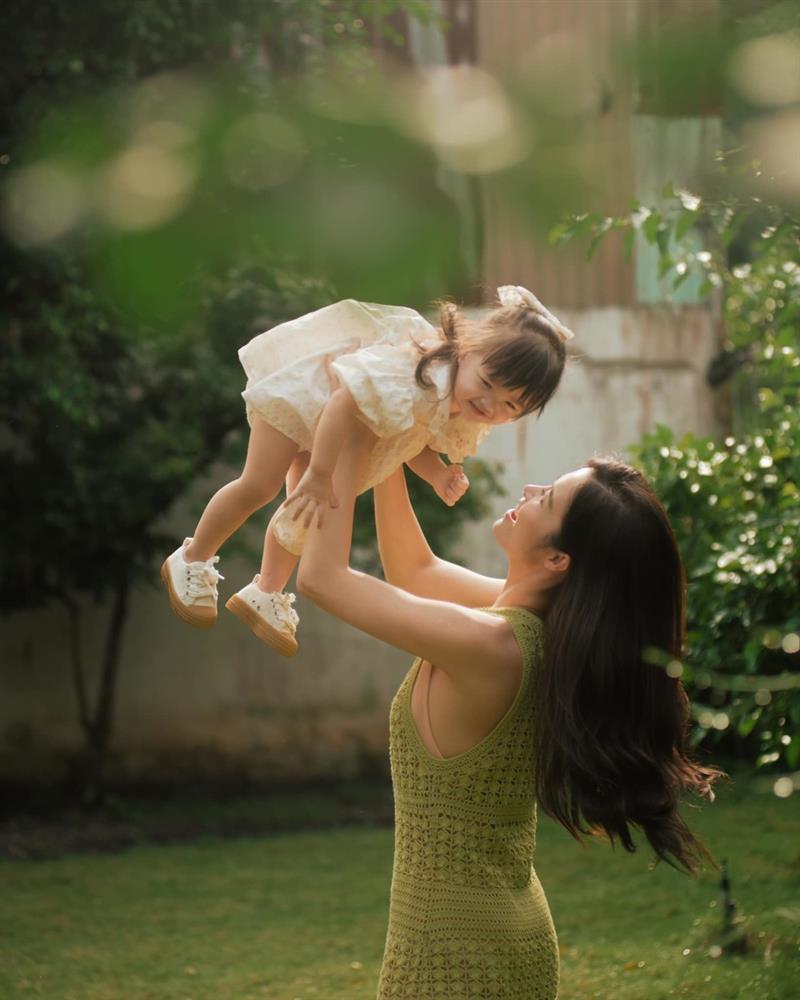 Con gái Đông Nhi đốn tim với bộ ảnh mừng sinh nhật 2 tuổi-3