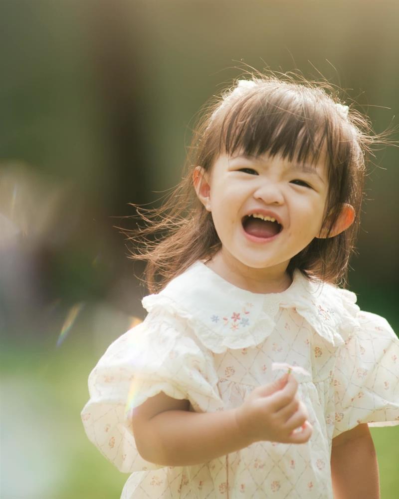 Con gái Đông Nhi đốn tim với bộ ảnh mừng sinh nhật 2 tuổi-6