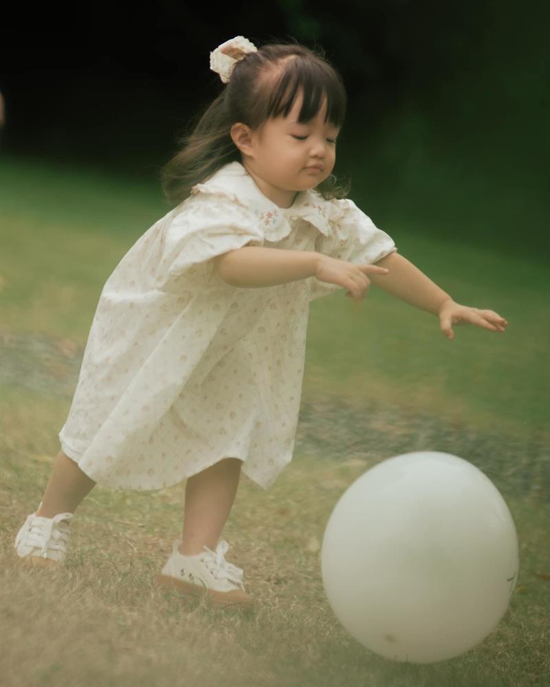 Con gái Đông Nhi đốn tim với bộ ảnh mừng sinh nhật 2 tuổi-9