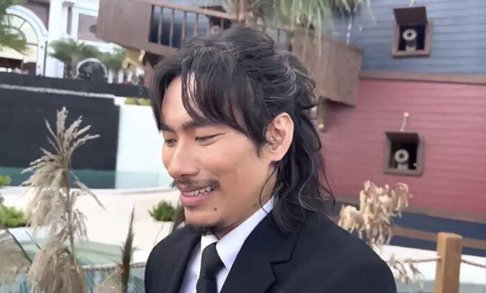 Kiều Minh Tuấn tóc dài, râu xồm xoàm vẫn được khen như tài tử-10