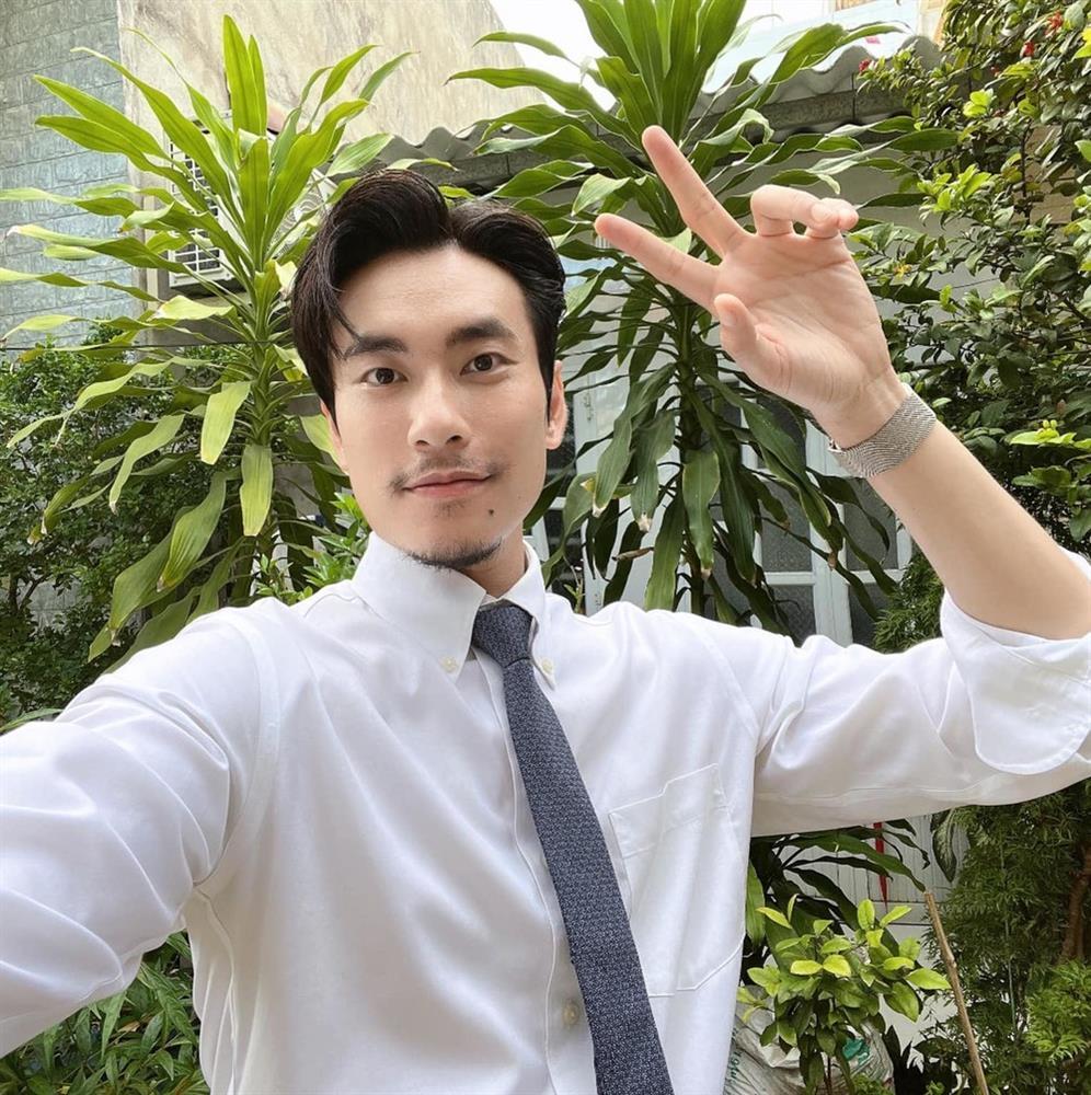 Kiều Minh Tuấn tóc dài, râu xồm xoàm vẫn được khen như tài tử-15