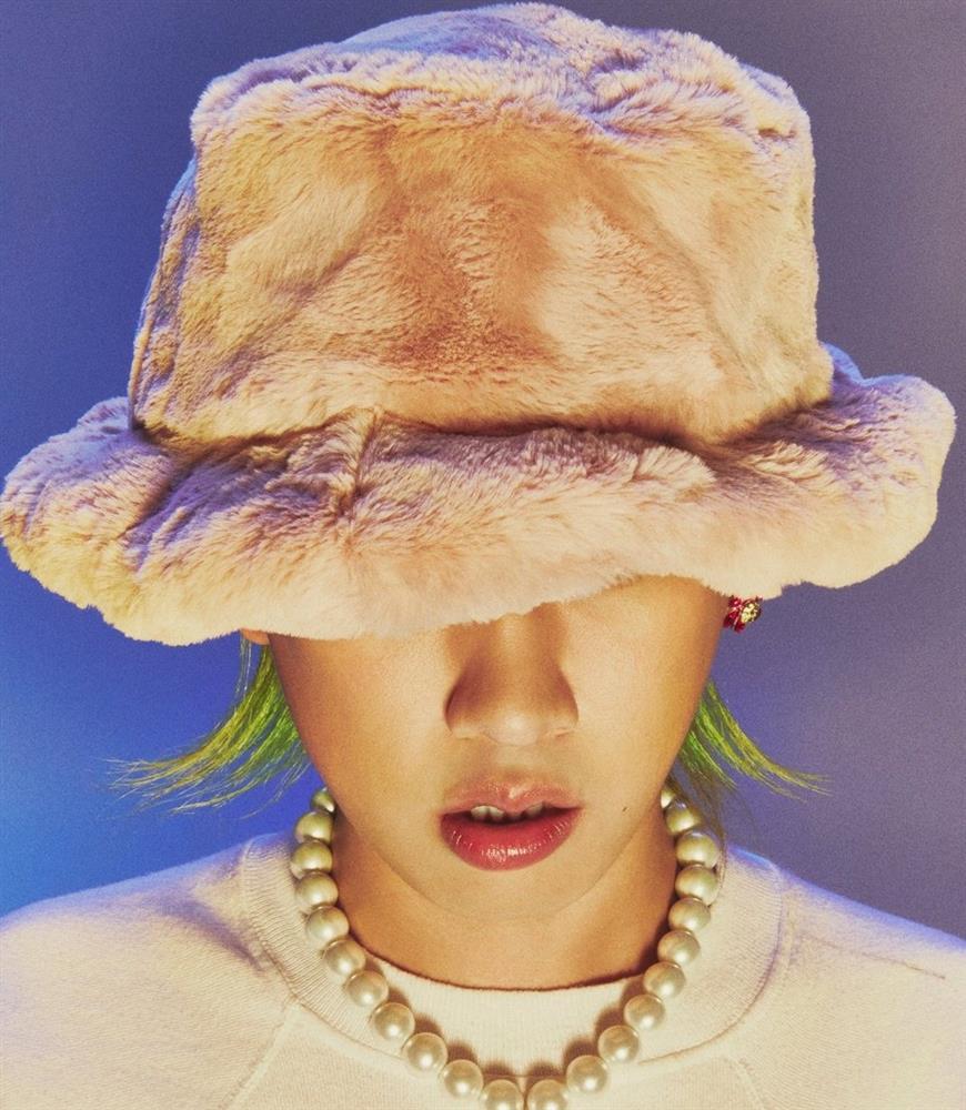 Loạt ngôi sao nâng tầm khí chất nhờ phụ kiện mũ lông-6