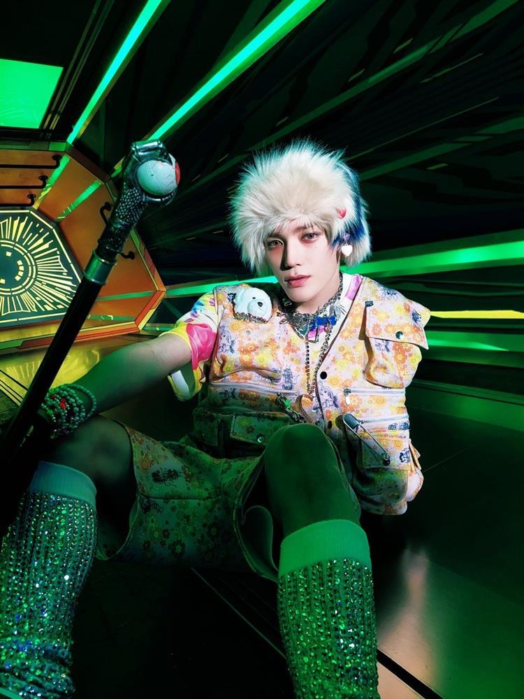 Loạt ngôi sao nâng tầm khí chất nhờ phụ kiện mũ lông-5