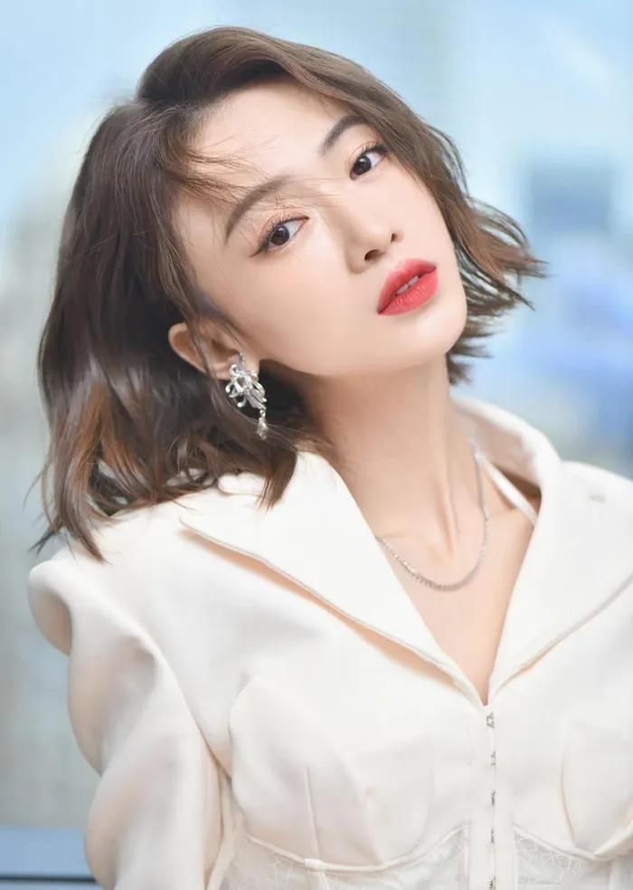 Showbiz đóng băng, nghệ sĩ Hoa ngữ làm shipper, bán hàng rong-2