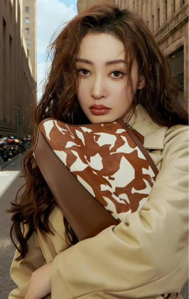 Showbiz đóng băng, nghệ sĩ Hoa ngữ làm shipper, bán hàng rong-3