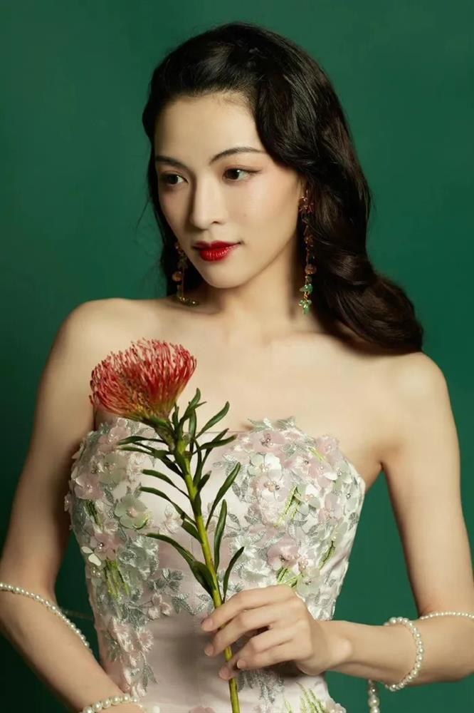 Showbiz đóng băng, nghệ sĩ Hoa ngữ làm shipper, bán hàng rong-4