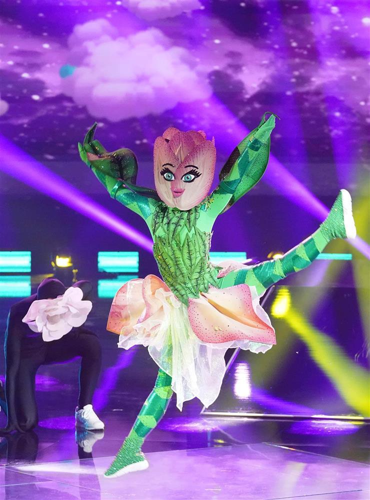 O Sen, Miêu Quý Tộc của Ca Sĩ Mặt Nạ bản Mỹ khác gì bản Việt Nam?-2