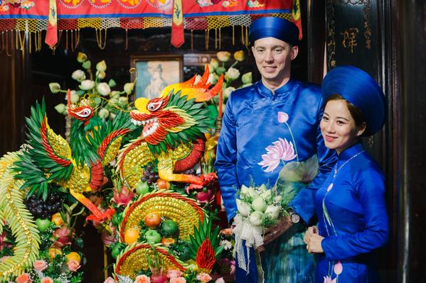 Đám cưới đậm chất Việt với dàn bê tráp toàn trai Tây xịn-1