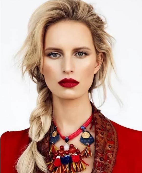 Siêu mẫu duy nhất không có rốn nhưng vẫn xinh đẹp-1