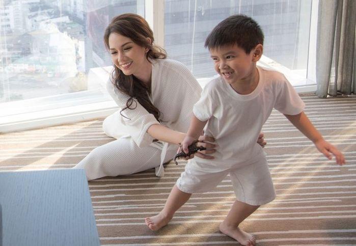 MC Quỳnh Chi khoe ảnh hiếm về con trai sống cùng bố trên đất Mỹ-3