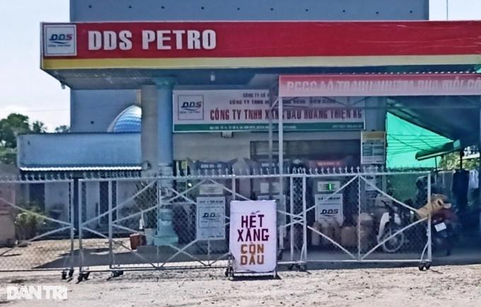 Hàng loạt cây xăng đóng cửa, người dân chạy cả chục cây số chờ mua-1