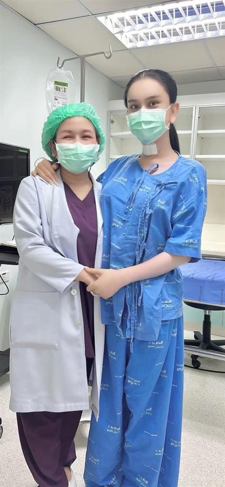 Lâm Khánh Chi lộ diện sau phẫu thuật dây thanh quản-2