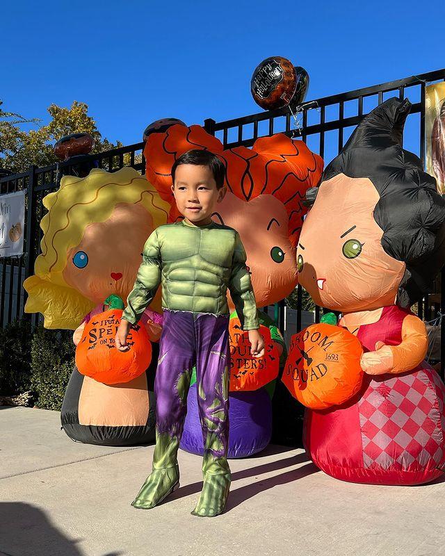 Con trai Phạm Hương hóa trang thành Hulk dịp Halloween-4