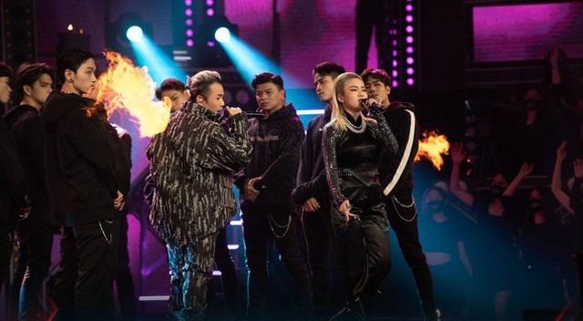 Quán quân Ca Sĩ Mặt Nạlộ diện trên truyền hình hay giữa concert?-2