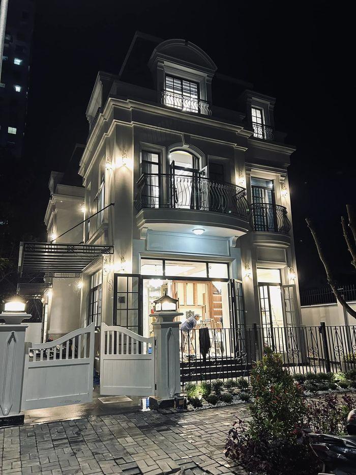 Đoàn Di Băng chơi cực trội, tặng bố mẹ biệt thự 6 tầng trị giá 40 tỷ-2