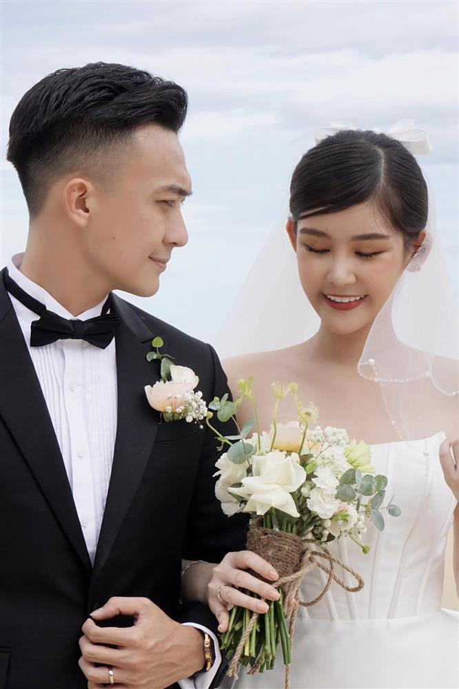 Lê Âu Ngân Anh và hôn phu xả ảnh cưới, khóa môi đắm say-3