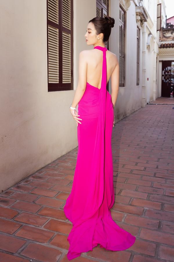 Đỗ Mỹ Linh khoe lưng trần, ngại ngùng nói về cuộc sống tân hôn-3