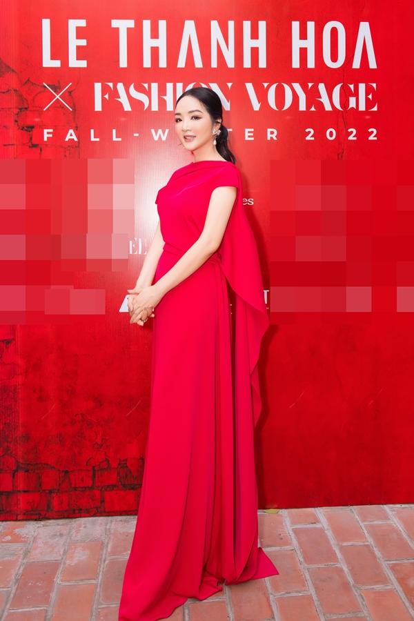 Đỗ Mỹ Linh khoe lưng trần, ngại ngùng nói về cuộc sống tân hôn-13