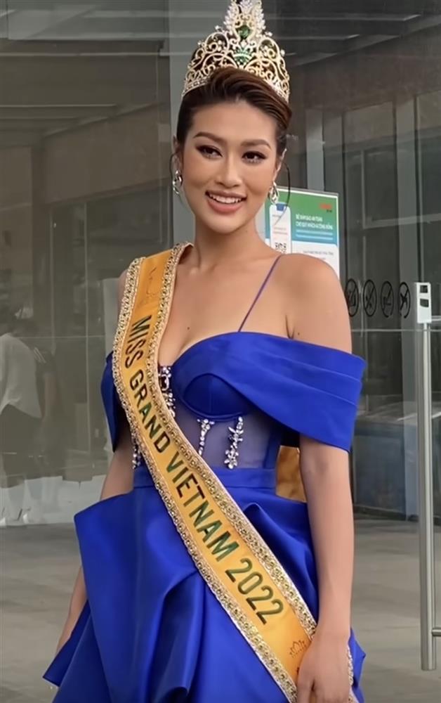 Thiên Ân nên tránh kiểu đầm này kẻo lộ khuyết điểm hình thể-1