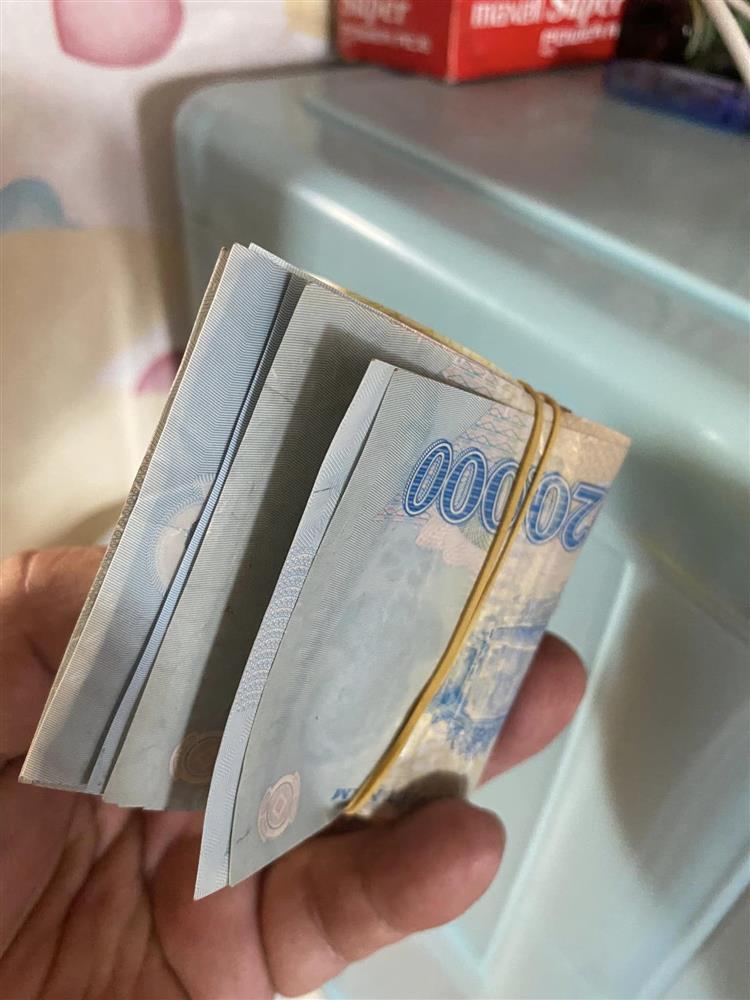 Tin showbiz Việt ngày 28/10: Ngọc Quyên chấp nhận mọi vất vả vì con-5