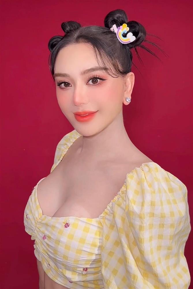 Tin showbiz Việt ngày 28/10: Ngọc Quyên chấp nhận mọi vất vả vì con-6