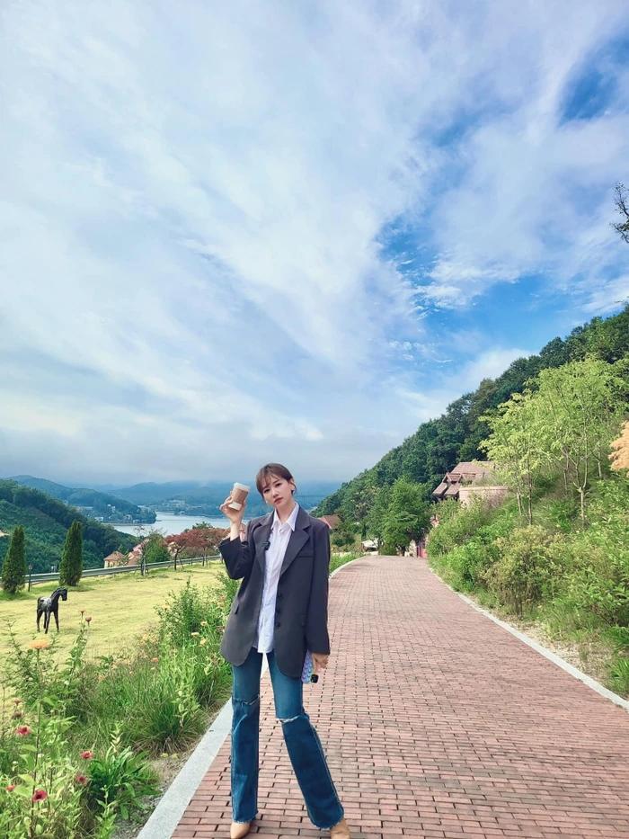 Hari Won tút tát lại nhan sắc hậu tiếp nhận điều trị bệnh liệt nửa mặt-3