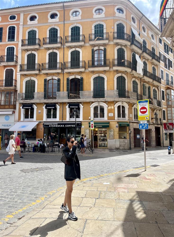 Lưu Hương Giang được khen vì body không mỡ thừa-3