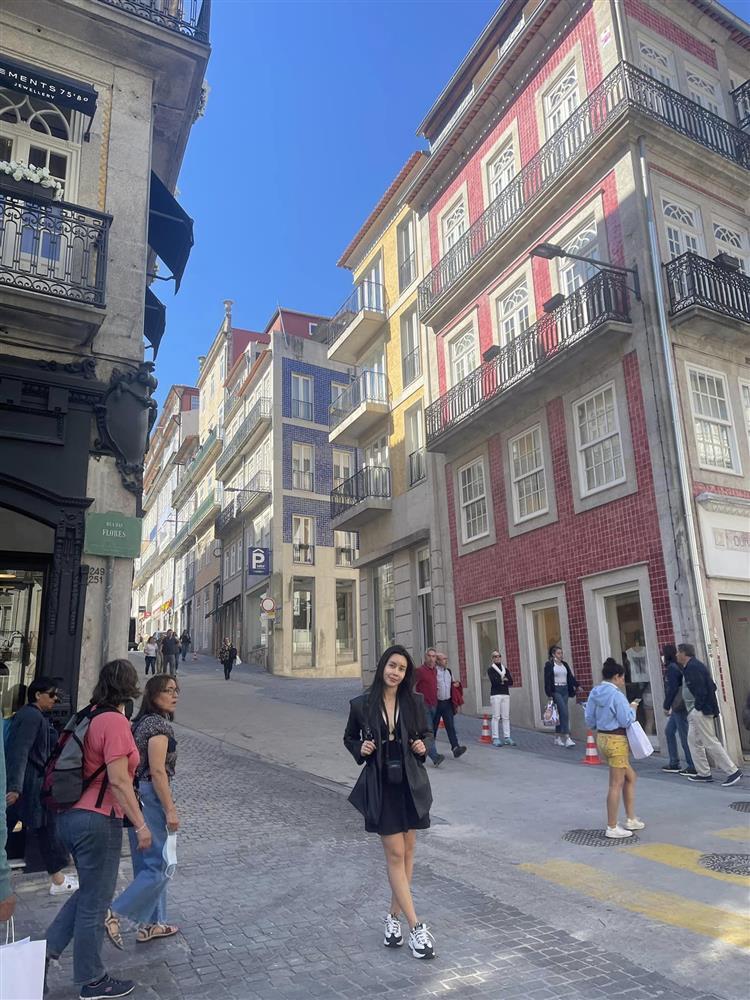 Lưu Hương Giang được khen vì body không mỡ thừa-5