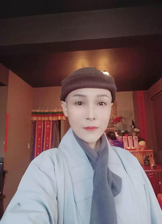 Cựu sao phim 18+ có con ở tuổi 16, U50 xuống tóc đi tu-6